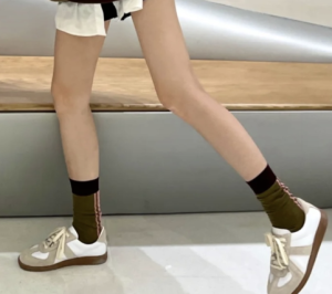 Fashionable Casual Mid-Calf Sports Socks Versatile Comfortable Cotton Warmth All-Season Womens HAD Socks Popular Demand