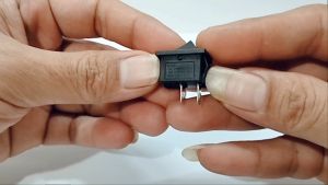 Saklar on off sedang 2kaki 2p Hitam / Sakelar 2pin OnOff Dispenser / Tombol Onoff sedang 2pin Hitam