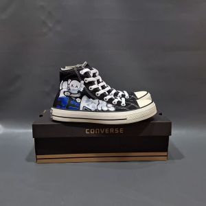 SEPATU CNVRS CT CLASIC HIGH X KAWS K HITAM PUTIH MOTIF KARAKTER 37-43
