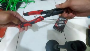 Tang Fungsi 5 in 1: Tang Pliers Multifungsi untuk Tukang Listrik