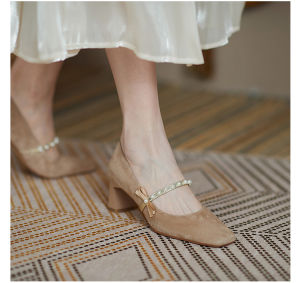 รองเท้าส้นสูงสำหรับผู้หญิง พื้นยาง ทรงหัวเหลี่ยม ด้านข้างเปิด ส้นหนา หัวเข็มขัด ลูกปัด รองเท้าส้นเดี่ยวสไตล์ย้อนยุคแบบด้าน ฤดูใบไม้ร่วง 2025