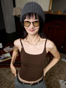 เสื้อกั๊กแขนกุดผ้าขนแกะหนาสำหรับฤดูใบไม้ร่วงและฤดูหนาว พร้อมแผ่นเสริมหน้าอกแบบมืออาชีพ เสื้อชั้นในสำหรับผู้หญิง คอลเลกชั่นฤดูใบไม้ร่วงปี 2024