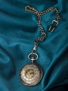 Black Butler Cartoon Student Automatic Mechanical Pocket Watch Retro Flip Luminous Hollow Pocket Watch Old Man and Woman Old Shanghai