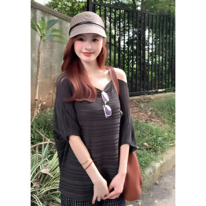 YUEZHONGWEI | Áo thun dệt kim hở vai mùa hè rộng rãi cho nữ phong cách Pháp không đều tay áo ngắn cổ chữ V màu trơn thường ngày