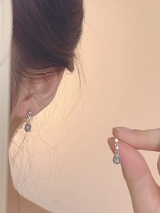 Elegant Waterdrop Earrings Womens No Piercing Mosquito Coil Tray Clip-On Zirconia Ear Studs Fashionable Jewelry Accessories