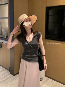 Áo Thun Tay Ngắn Cổ Chữ V Bằng Lụa Băng Màu Xám Đậm Cho Nữ Mùa Hè Ôm Vừa Vặn Không Tay Tay Lỡ Ngắn Vai Thường