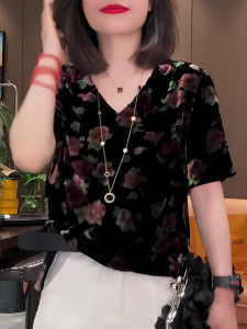 เสื้อยืดคอกว้างสีดำแขนสั้นสำหรับผู้หญิง แฟชั่นฤดูร้อน ทรงหลวม ลำลอง คอวี พิมพ์ลาย ระบายอากาศได้ดี เสื้อผ้าทำงาน