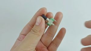 Potensio Alpha 3 pin B10k Mono Kaki 3 Tekuk Segi Hijau 103 Tangkai Pendek