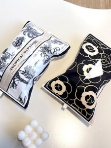 Car Tissue Box Car Tissue Box Plaid Car Armrest Box Goddess Tissue Bag Home Wall-Mounted Tissue Cover
