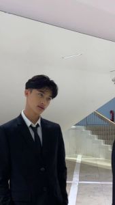 Jas Pria Hitam Bahan Valencia untuk Acara Formal & Perpisahan