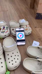 TẶNG 12 STICKER- Dép sục classic be cho người lớn