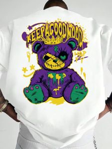 เสื้อยืดคอกลมพิมพ์ลายกราฟฟิตี้ตุ๊กตาหมีส่วนบุคคลของผู้ชายใหม่ที่ทันสมัย เสื้อยืดคอกลมที่สะดวกสบายและระบายอากาศได้ดี