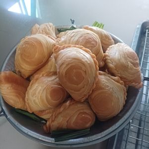 กะหรี่ปั๊บไส้เผือก 12 ชิ้น แป้งบางขอบบาง