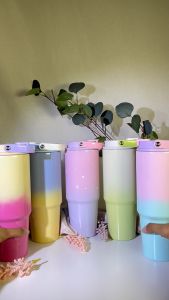 แก้วเก็บความเย็น Tumbler ไล่สี พาสเทล สุดคิ้วท์ มาพร้อมหลอด และหูหิ้ว เข้ากับสีแก้วสุดๆ ขนาด 900 ml พร้อมส่ง