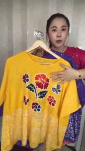 พร้อมส่ง เสื้อมัดย้อมบาติกแขนสั้นชายบาน พิมพ์ลายเขียนสี ขนาดไซส์อก 46-48 (ลวดลายอาจมีการเปลี่ยนแปลง)