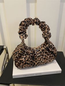 กระเป๋าสะพายข้างลายเสือดาวย้อนยุคขนาดเล็กสำหรับผู้หญิง กระเป๋าสะพายข้างใต้วงแขนแฟชั่นฤดูร้อน 2025 กระเป๋าสะพายข้างแบบมีซิป กระเป๋าสะพายข้างแบบนุ่ม