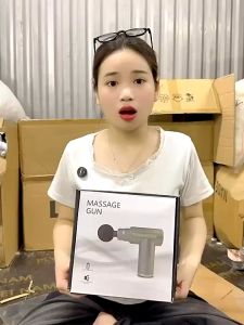 Máy Massage Cầm Tay Fascial Gun Nhật Bản Giúp Giãn Cơ Bắp Tiện Lợi+Tặng Kèm 4 Đầu Mát Xa Máy Massage Gun Cơ Tay Motor mạnh mẽ có 6 tốc độ điều chỉnh Pin lithium dung lượng lớn 2400mAh giúp Giảm đau mỏi cơ bắp hiệu quả
