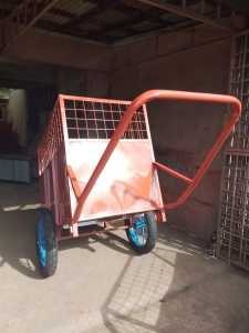 Gerobak sampah besi ukuran standar untuk angkut sampah dan lain-lain