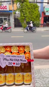 (CHỈ SHIP HỎA TỐC) khay quà tặng 20.10  20.11 gồm 5 hủ yến 185ml 10% yến thiệptagtúi mica