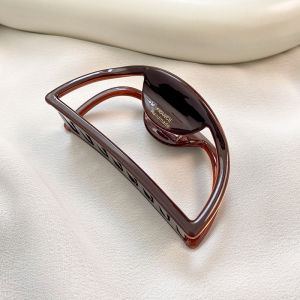 กิ๊บติดผมทรงฉลามช็อกโกแลตสุดหรูสำหรับผู้หญิง 2025 กิ๊บติดผมสไตล์ใหม่ระดับไฮเอนด์สำหรับผมหนาบริเวณหลังศีรษะ กิ๊บติดผมสไตล์นักเรียน