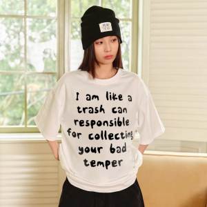 T-Shirt Wanita Lengan Pendek Ukuran Besar Motif Huruf Vintage Amerika Katun Tipis Bernapas Desain Streetwear Longgar Slim Fit Tren Musim Panas 2025 Baju Kasual Gaya Hip-Hap Manis dan keren Eksklusif Modis Sederhana Kerah bulat Slip - on Tops