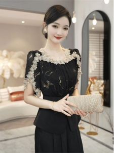 เสื้อเชิ้ตแขนยาวสีดำหรูหราสำหรับผู้หญิงในช่วงต้นฤดูใบไม้ร่วง เสื้อเชิ้ตทรงเข้ารูปสไตล์ฝรั่งเศส ทรงเข้ารูป ทรงเข้ารูป เสื้อเชิ้ตคอตั้ง