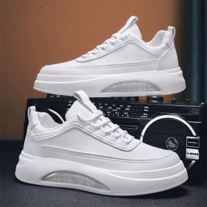 Hot Sale Men Korean Fashion Breathable Thick Sole Leather Sports Sneakers White Shoes Comfortable Non-Slip Casual Shoes For Men