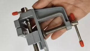 Ê tô kẹp bàn mini nhỏ gọn tiện lợi