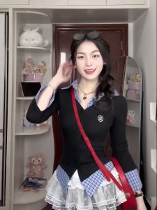 เสื้อยืดคอกว้างแขนยาวสไตล์อเมริกันสำหรับผู้หญิง ทรงสลิมฟิต เสื้อชั้นในฤดูใบไม้ผลิ เสื้อชั้นในกระชับสัดส่วน เสื้อผ้าทำงานสไตล์เกาหลี