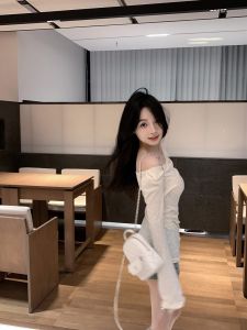 Slim Fit Long Sleeve V-Neck Shoulder Bared T-Shirt for Women Summer New Style Thin Pure Desirable Sun Protection Slimming Top