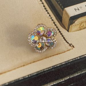 กระดุมเสื้อผ้าประดับเพชรมือทำดอกไม้ระดับไฮเอนด์สำหรับตกแต่งเสื้อโค้ทขนสัตว์ กระดุมเสื้อผ้าสไตล์ฝรั่งเศสขนาดเล็ก กระดุมหรูหรา