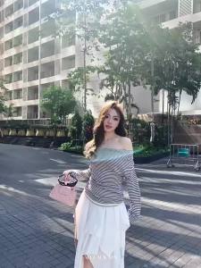 Stripe Contrast Off-shoulder Pure Desirable Style Knit Top