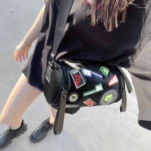 NALLCHEER_ กระเป๋าทรงกระบอก กระเป๋าสะพายผญ กระเป๋าสะพายข้าง แฟชั่น กระเป๋าวินเทจ ฮอตฮิต กระเป๋าสะพายทรงกระบอก