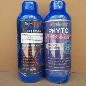 Phyto-Phoscop ĐẲNG CẤP DIỆT NẤM BỆNH Chai 1 lít tỉ trọng 1.5 trừ Nấm Thành phần Copper Chelate ( Đồng- Cu ): 40.000 ppm _ Phosphite : ( Lân hữu hiệu _P205 ): 27% Khuẩn Rong Rêu Đốm Mắt Cua Nấm Hồng Sương Mai Thán Thư Tuyến Trùng