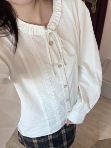 เสื้อเชิ้ตแขนพองคอวีสีขาวสไตล์ฝรั่งเศสสำหรับผู้หญิง ทรงหลวม ทรงเข้ารูป แขนยาว ทรงปกติ ลายลูกไม้ เสื้อเชิ้ตฤดูใบไม้ร่วงใหม่