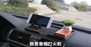 Giá đỡ điện thoại kết hợp bảng ghi số điện thoại trên ô tô