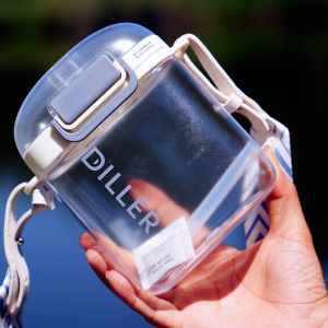 High Quality Outdoor Travel Water Bottle Tritan Material 720ML Capacity Cold Water Pot for Mothers And Babies European Style