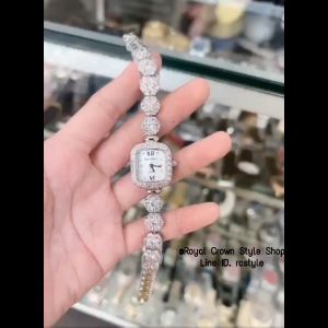 นาฬิกาของแท้ Royal Crown 100% สำหรับเส้นประดับเพชรสีเงิน มุกขนาด 30 มิล (ใหญ่) ระบบการถ่านน้ำมีการจัดส่งพร้อมกล่องครบเช็ต บริษัทที่จัดส่ง: นาฬิกาเจ้าของแท้ รับประกัน 1 ปี