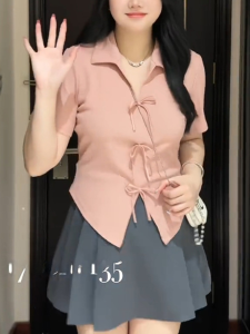 เสื้อยืดคอปกโปโลขนาดบวกสําหรับผู้หญิงฤดูร้อนเก๋การออกแบบไม่สมมาตรลดน้ําหนักแขนปกติเสื้อผ้าทํางาน K-Style