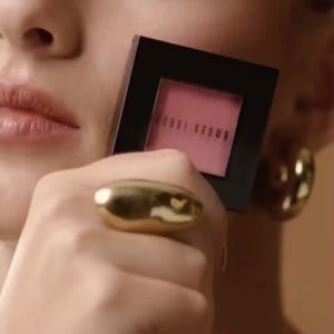 Bobbi Brown Powder Blush | Buildable Blendable Formula with Silky-Soft Finish Natural Flush