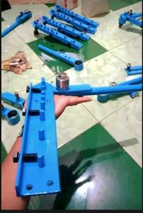 Alat tekuk besi sebaguna
