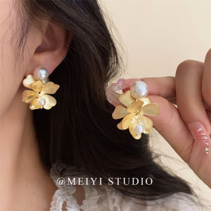 Elegant Pearl Flower Earrings Luxury Minimalist Design High-End Feelings Metal Alloy Gold Plated Silver Dipped Fashion Jewelry