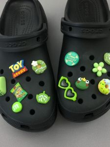 Adorable Green Cartoon Shoe Buckle Detachable Jibbitz Accessory for Crocs Hole Shoes Decorative Flower Shoe Charm