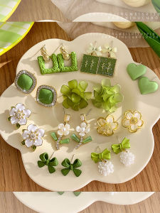 Fresh Green Flower Womens Earrings Trendy Niche Design Sensation Ear Jewelry Fashionable Hoop Earrings Korean Style