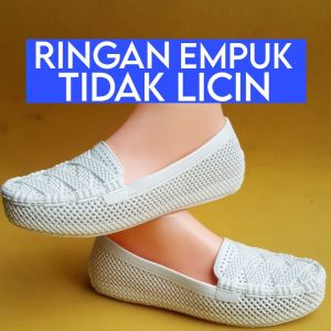 Sepatu karet tebal empuk dan ringan sangat cocok untuk haji umroh hangout jalan jalan perawat sekolah