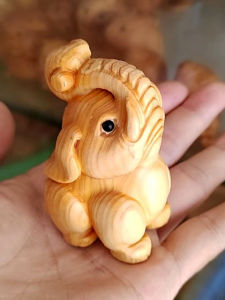 Hand-carved Wooden Sculpture Xiangbai Elephant Nose Upward Small Elephant Carving Solid Wood Craftwork Home Decoration