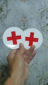 สติ๊กเกอร์ยาสามัญประจำบ้าน สติกเกอร์พยาบาล ชูดปฐมพยาบาล สัญลักษณ์พยาบาล สัญลักษณ์ติดตู้ยา Stickerเนื้อ PVC กันน้ำได้ เกรด