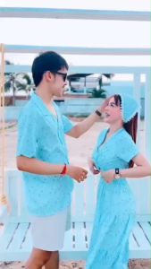 B22201 Set คู่รัก 4 ชิ้น เสื้อฮาวาย + เซตกระโปรง + ผ้าโพกผม 4-piece couple set: Hawaiian shirt + skirt set + headscarf