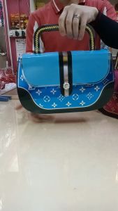 优级名牌女手提包 LU 女装皮包 女士名包包 高雅女手袋 清明节祭品 纸扎 祭祖 Branded Handbag Pape Praying 女时尚 手提袋 鞋子 手提包 包包 皮包 女装皮鞋 包鞋  首饰 皮带 bag