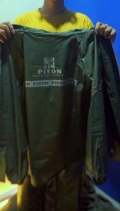 Jas Hujan Pria Wanita Setelan Jaket Celana Anti Rembes Bahan Tebal Elastis Merek Piton